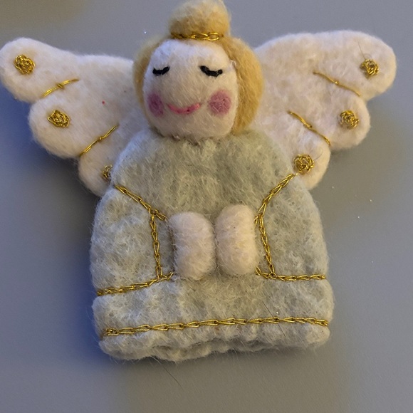 Handmade Wool Set of 2 Angel Ornaments - Picture 3 of 4